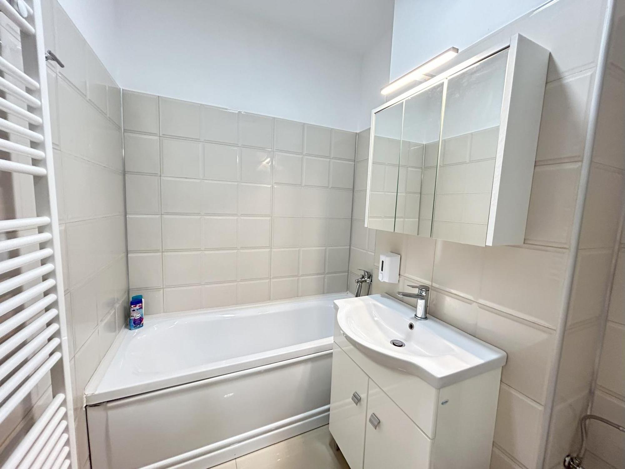 Urban Retreat With Balcony At Exigent Plaza - 06 Apartment Букурещ Екстериор снимка